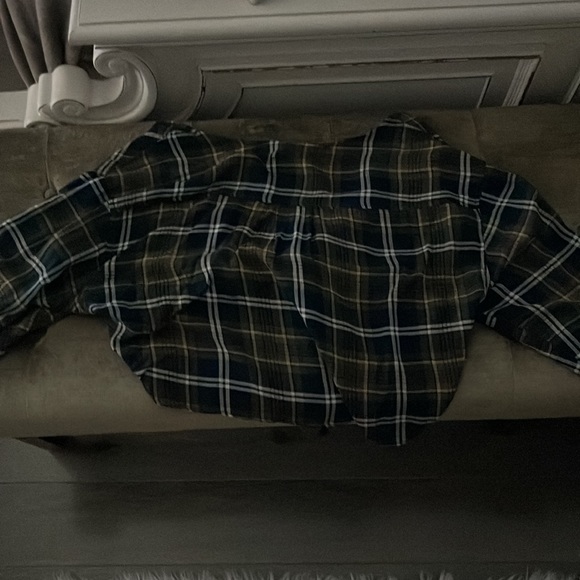 One of my favorite tops 💙 - Picture 2 of 3